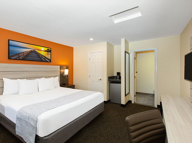 Hotel In Monterey Days Inn Monterey Fisherman S Wharf Aquarium